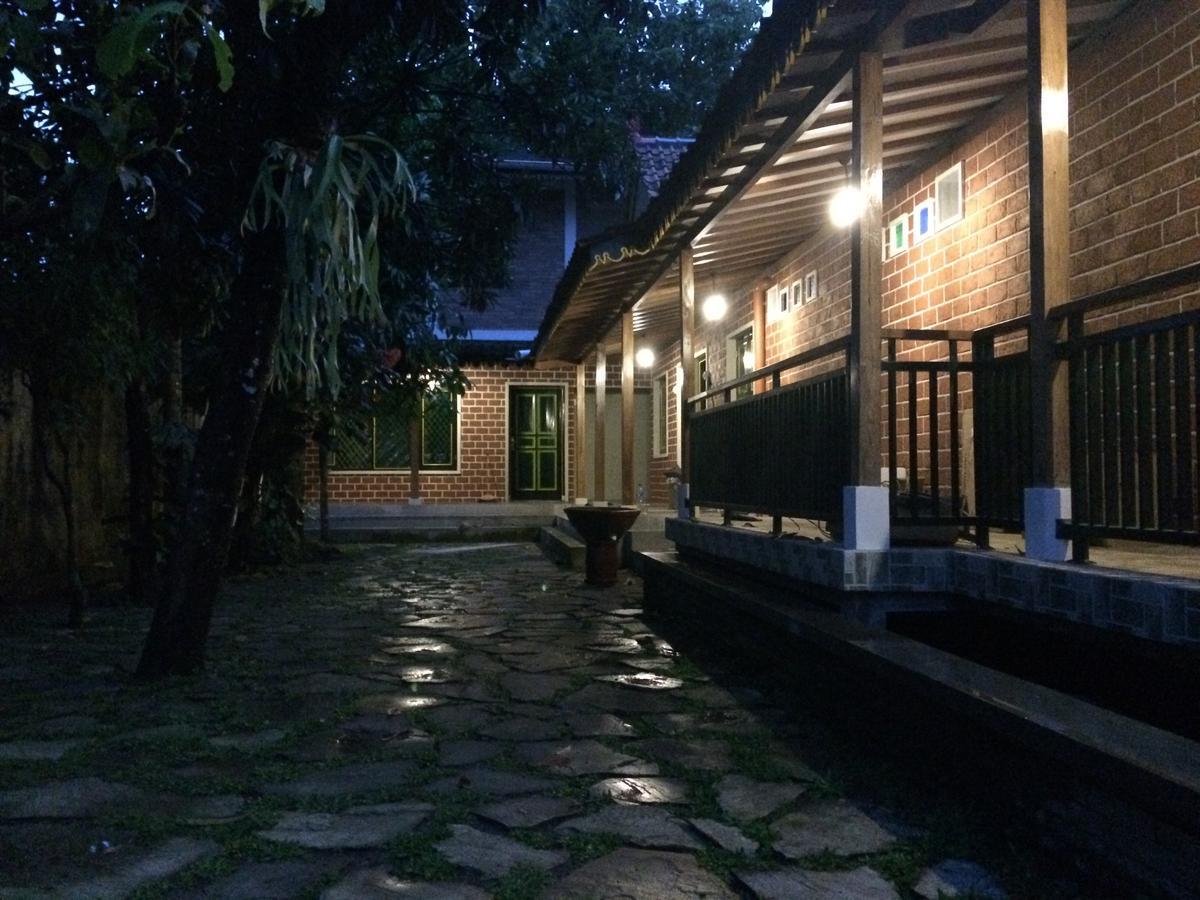 Sonosewu Guesthouse Yogyakarta Exterior photo