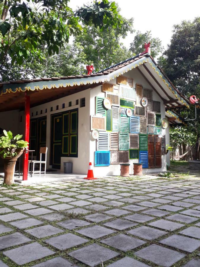 Sonosewu Guesthouse Yogyakarta Exterior photo